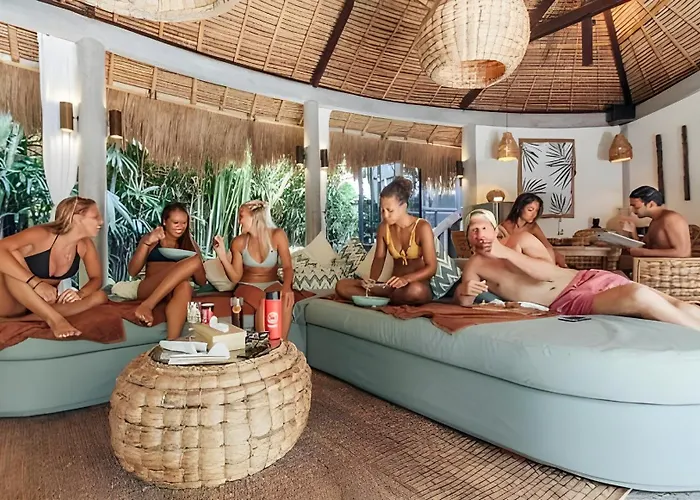 Kima Surf Camp Bali Хостел